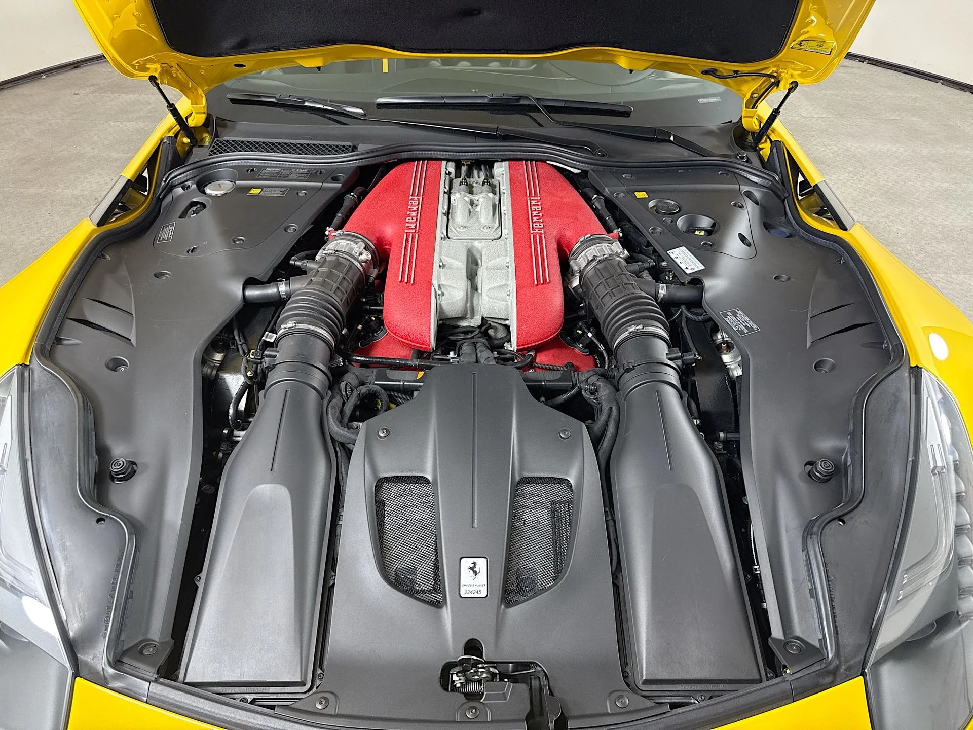 Certified Used 2017 Giallo Triplo Strato Ferrari Base image 19