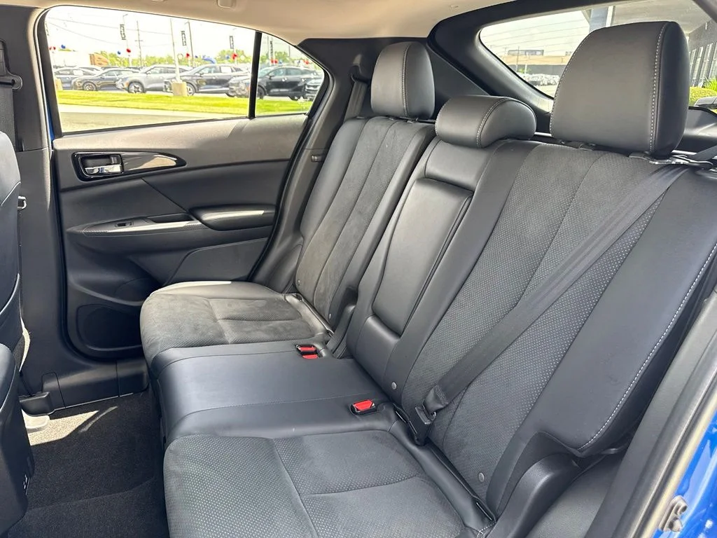 Used 2024 Blue Mitsubishi SE image 25
