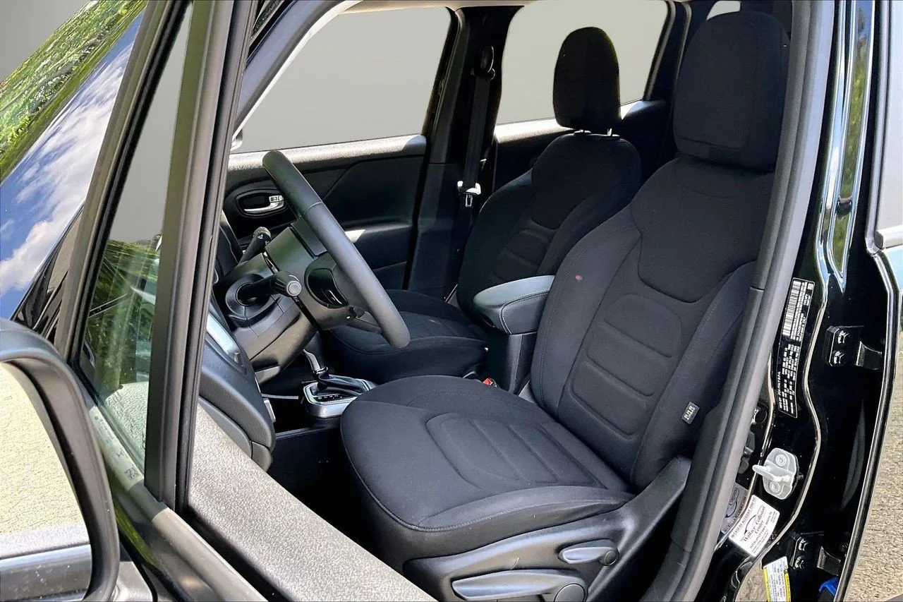 Used 2022 Black Jeep Latitude image 20