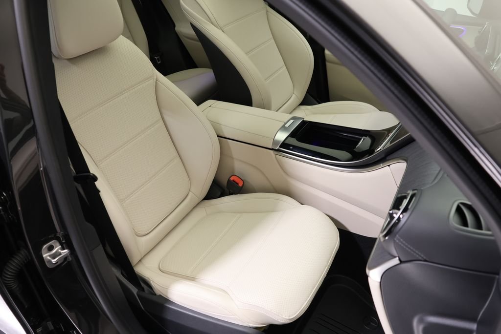 New 2027 Graphite Grey Metallic Mercedes-Benz GLC 300 image 48