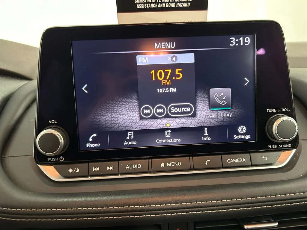 Used 2023 Gray Nissan S image 11