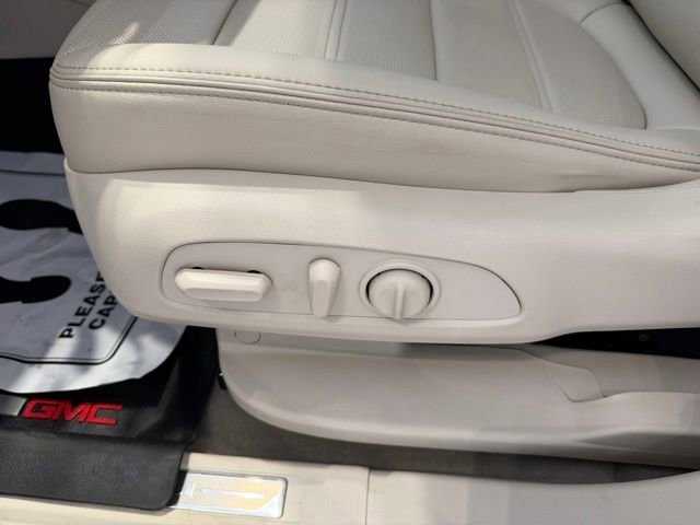 Used 2023 White Frost Tricoat GMC Denali image 22