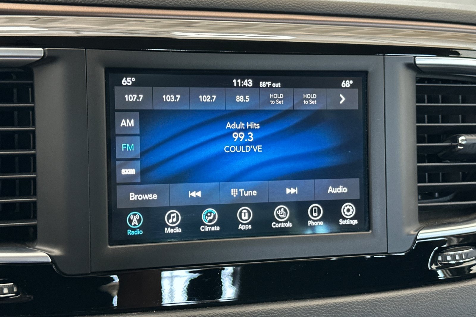 Used 2019 Black Chrysler Touring L image 20