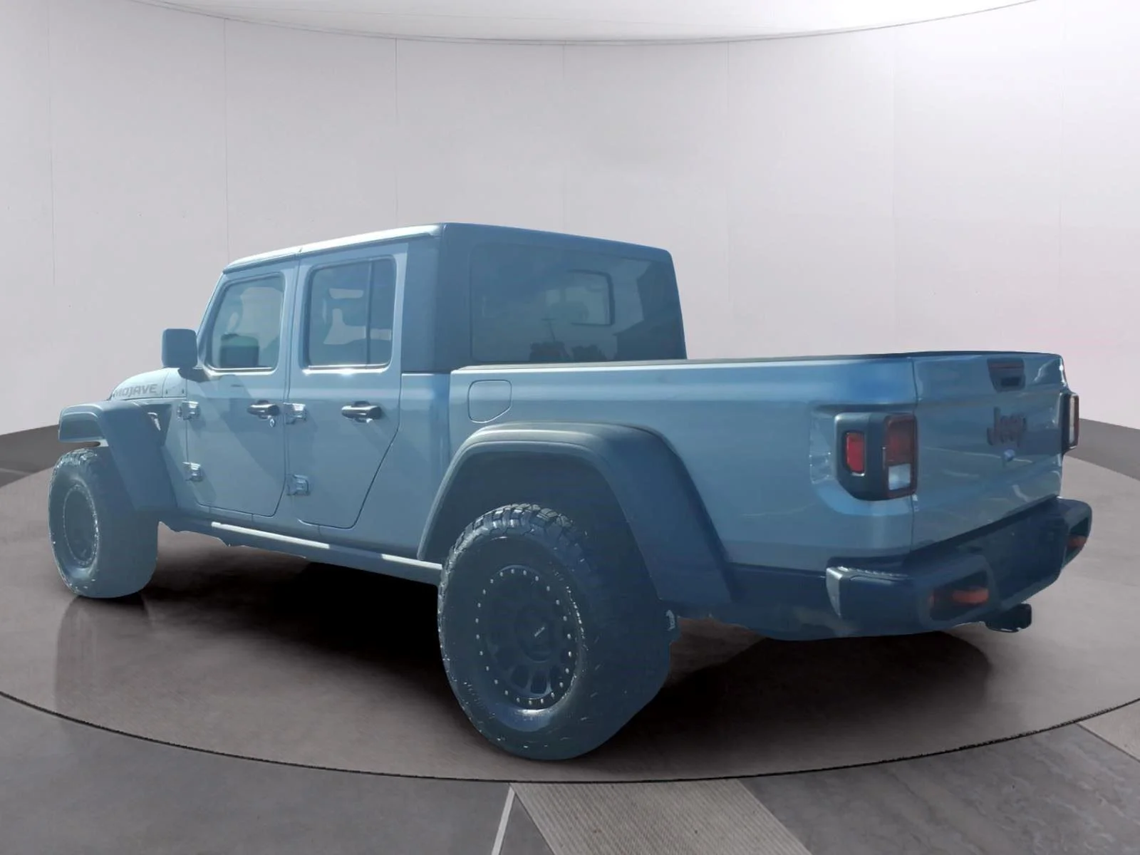 Used 2021 Billet Silver Metallic Clearcoat Jeep Mojave image 3