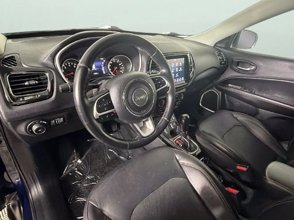 Used 2018  Jeep Limited image 19