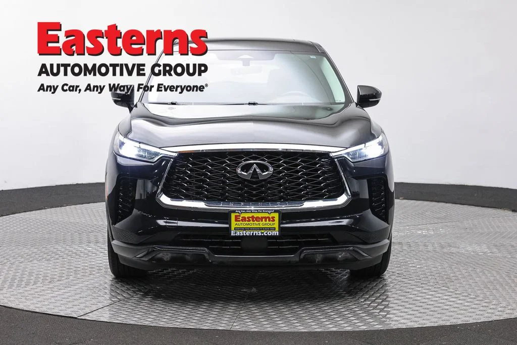 Used 2023 Black INFINITI PURE image 2
