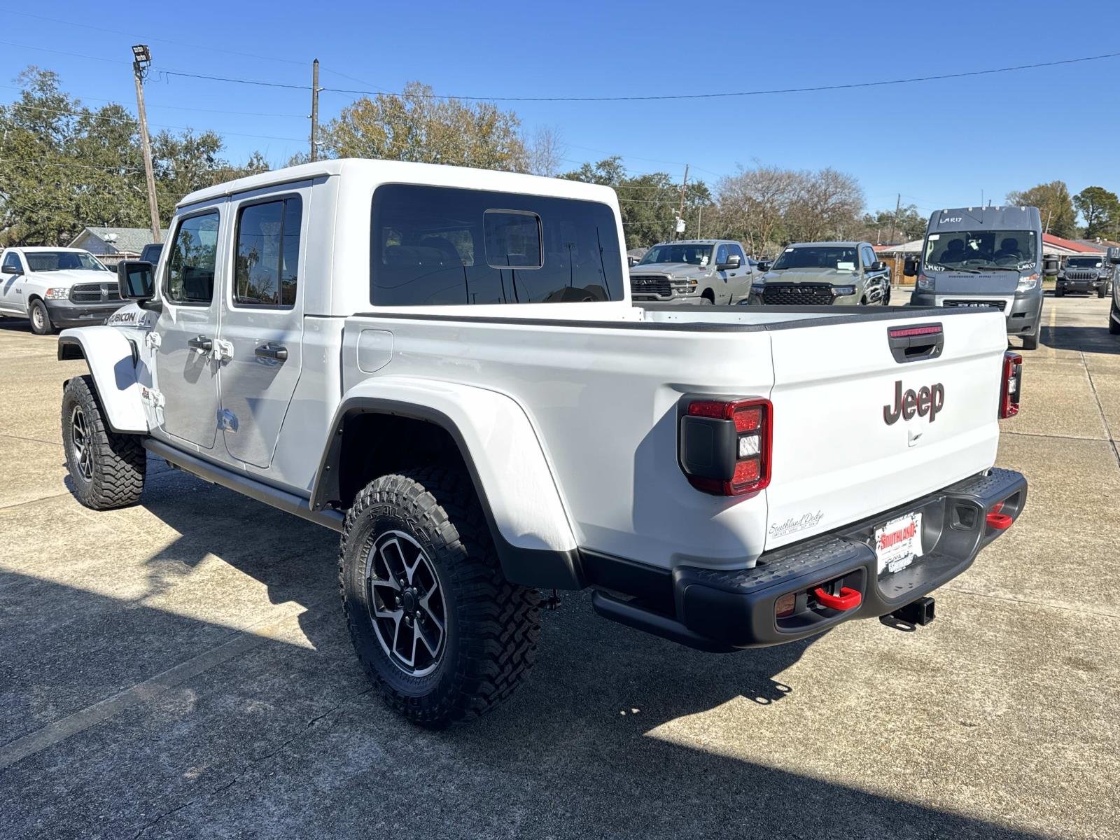 New 2026 Bright White Clear-Coat Exterior Paint Jeep Rubicon image 4