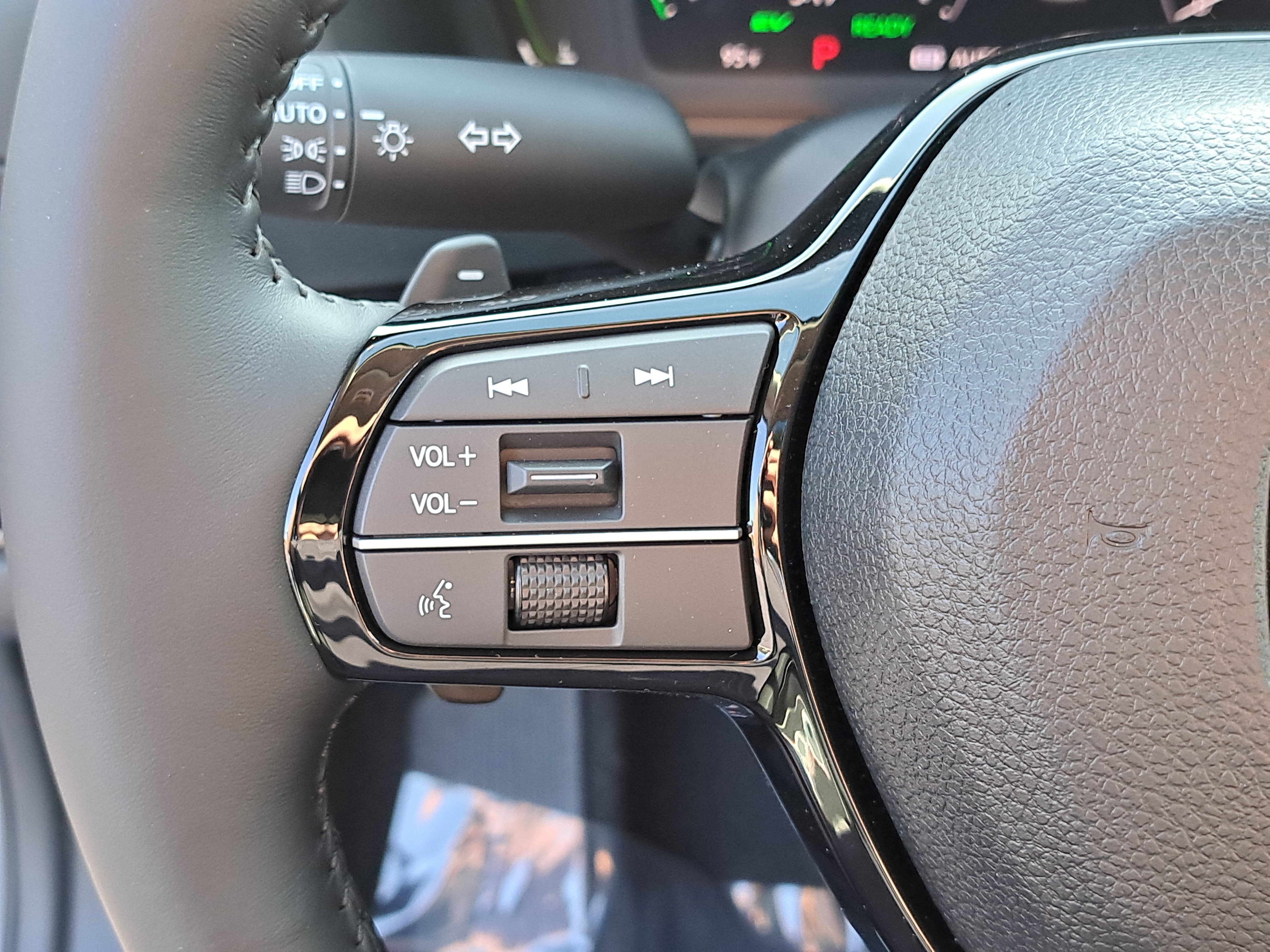 New 2026 Urban Gray Pearl Honda Touring image 23
