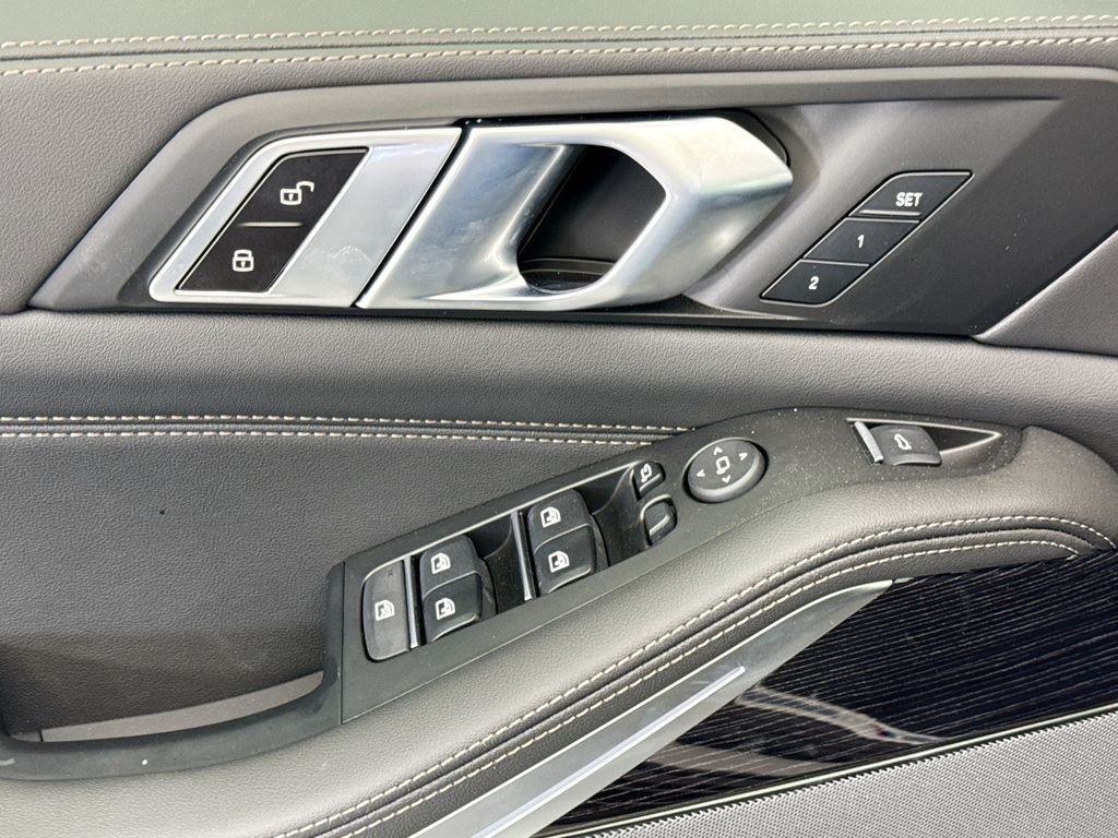 New 2026 Black Sapphire Metallic BMW sDrive40i image 22