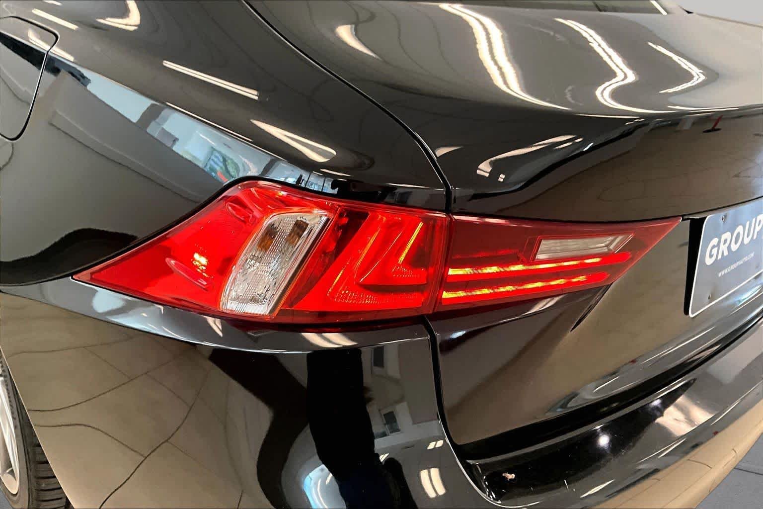 Used 2015 Obsidian Lexus  image 27