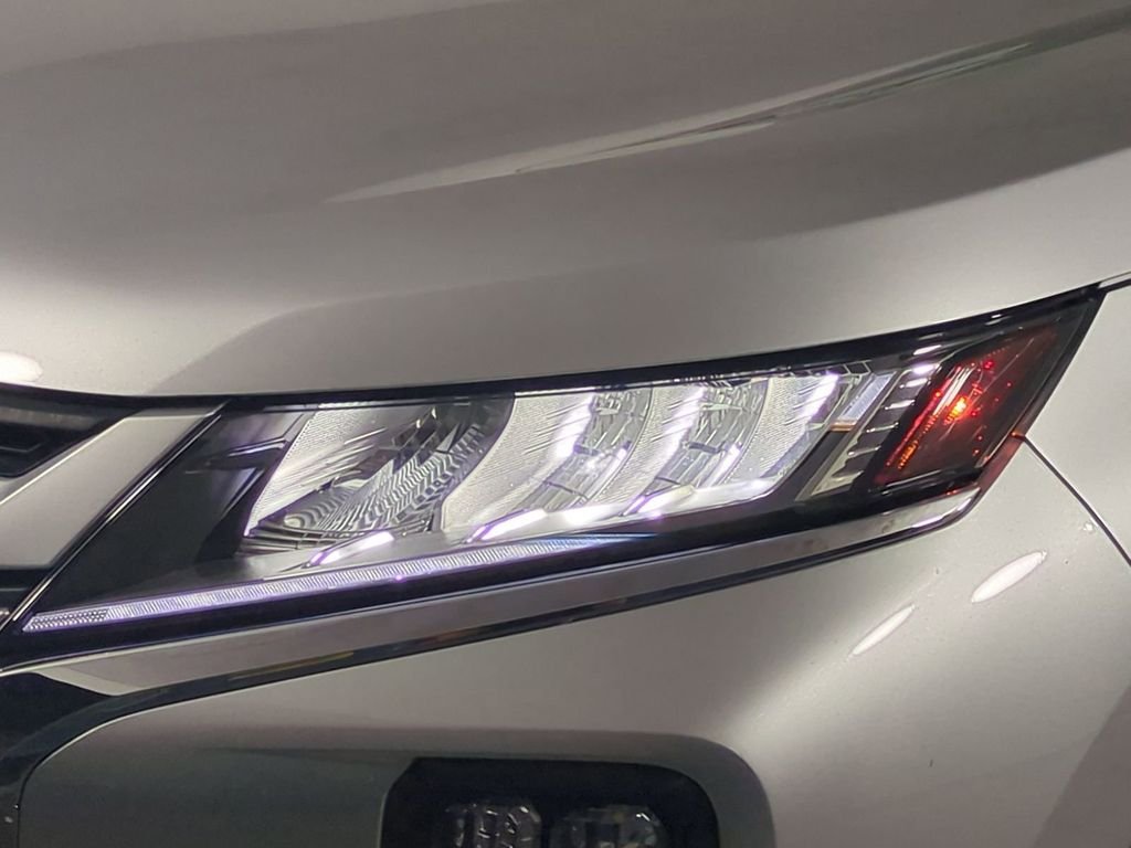 Used 2024  Mitsubishi 2.0 ES image 10