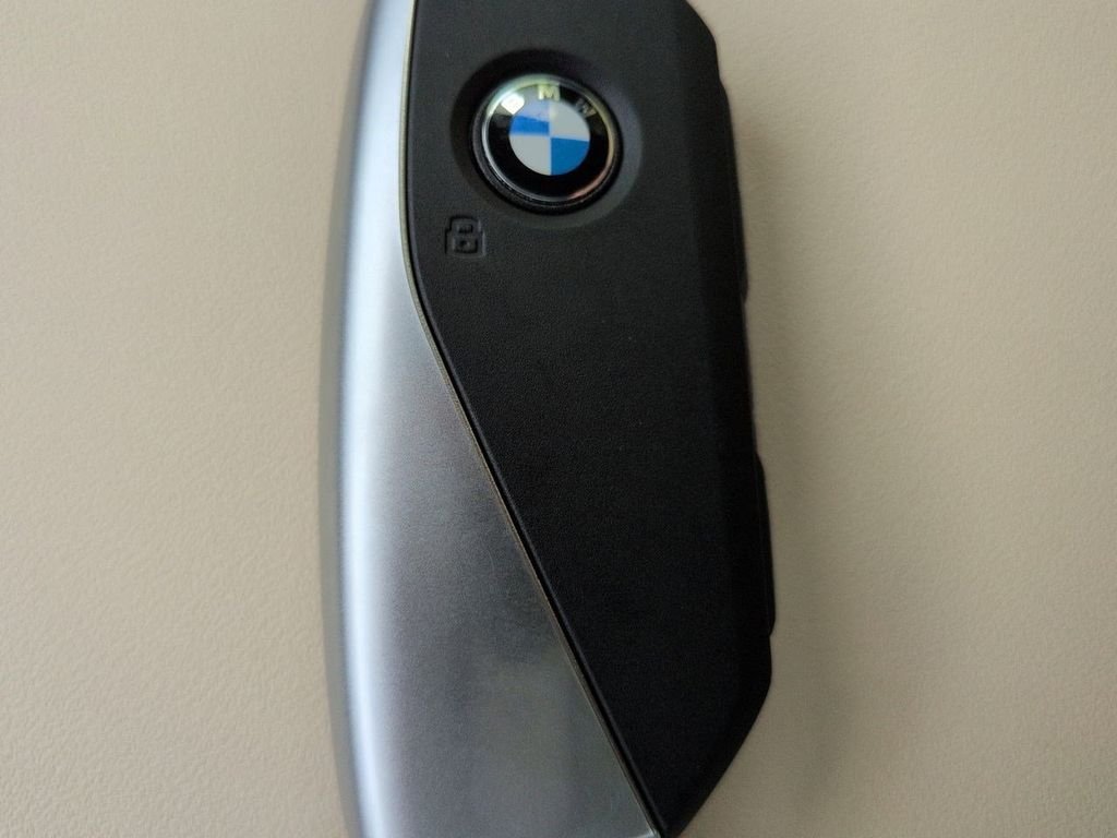 New 2026 Tanzanite Blue II Metallic BMW 30 xDrive image 30