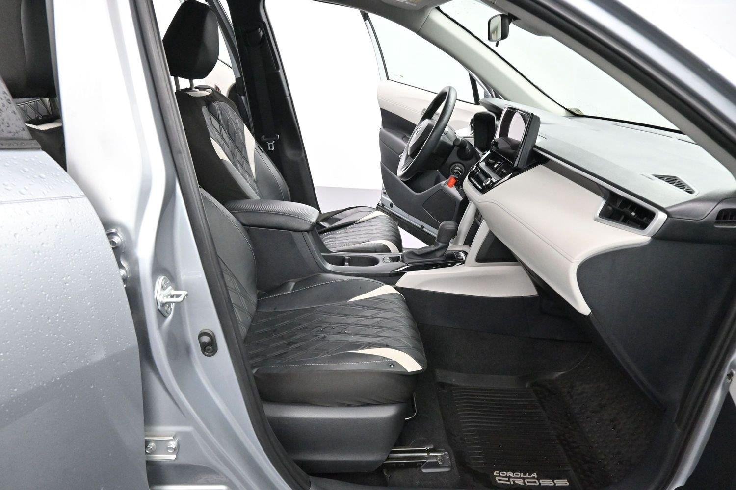 Used 2024 Sonic Silver Toyota L image 29