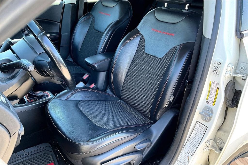 Used 2020 White Jeep Trailhawk image 24