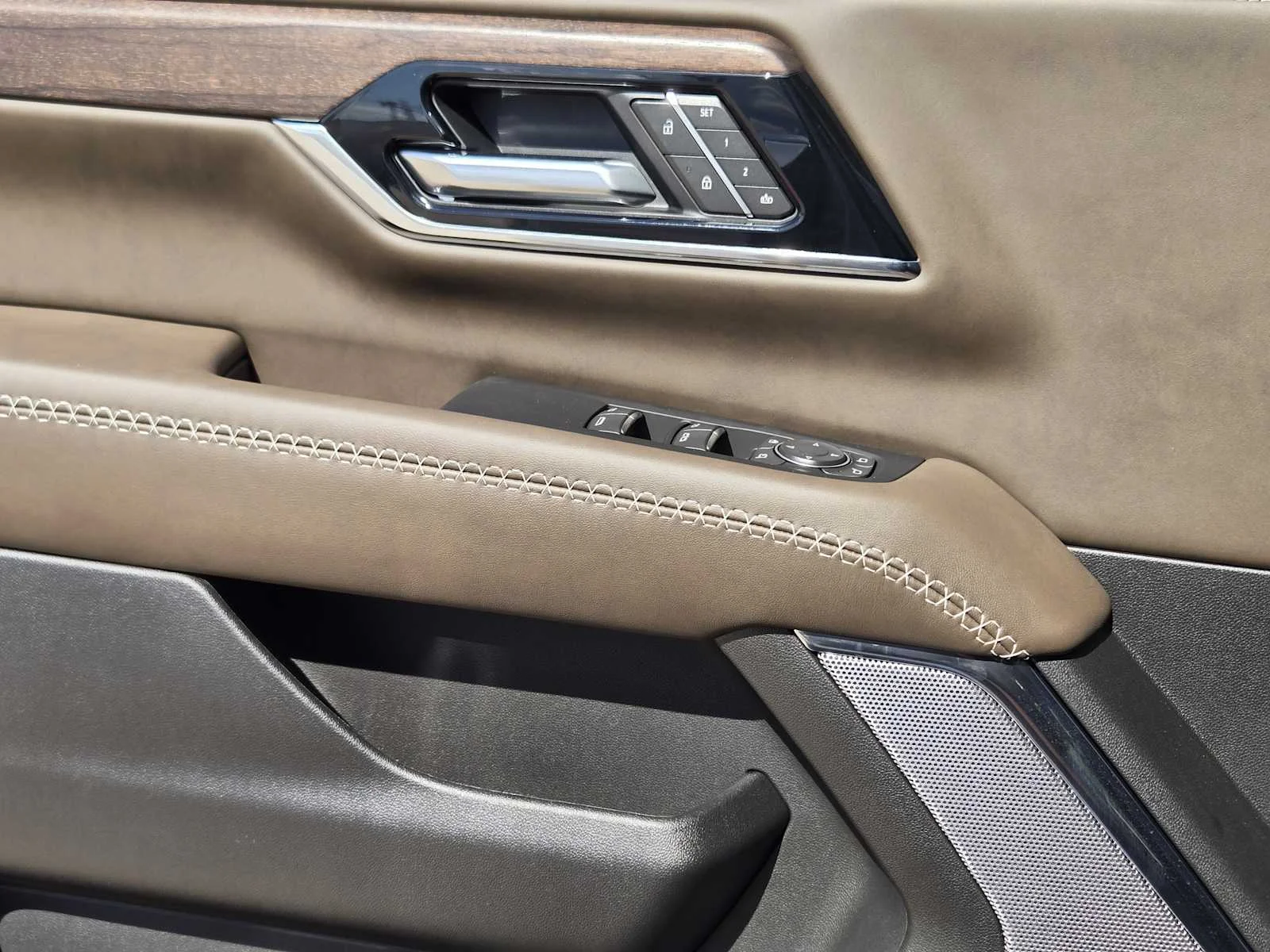 New 2027 Glacier White Tricoat GMC Denali Ultimate image 15