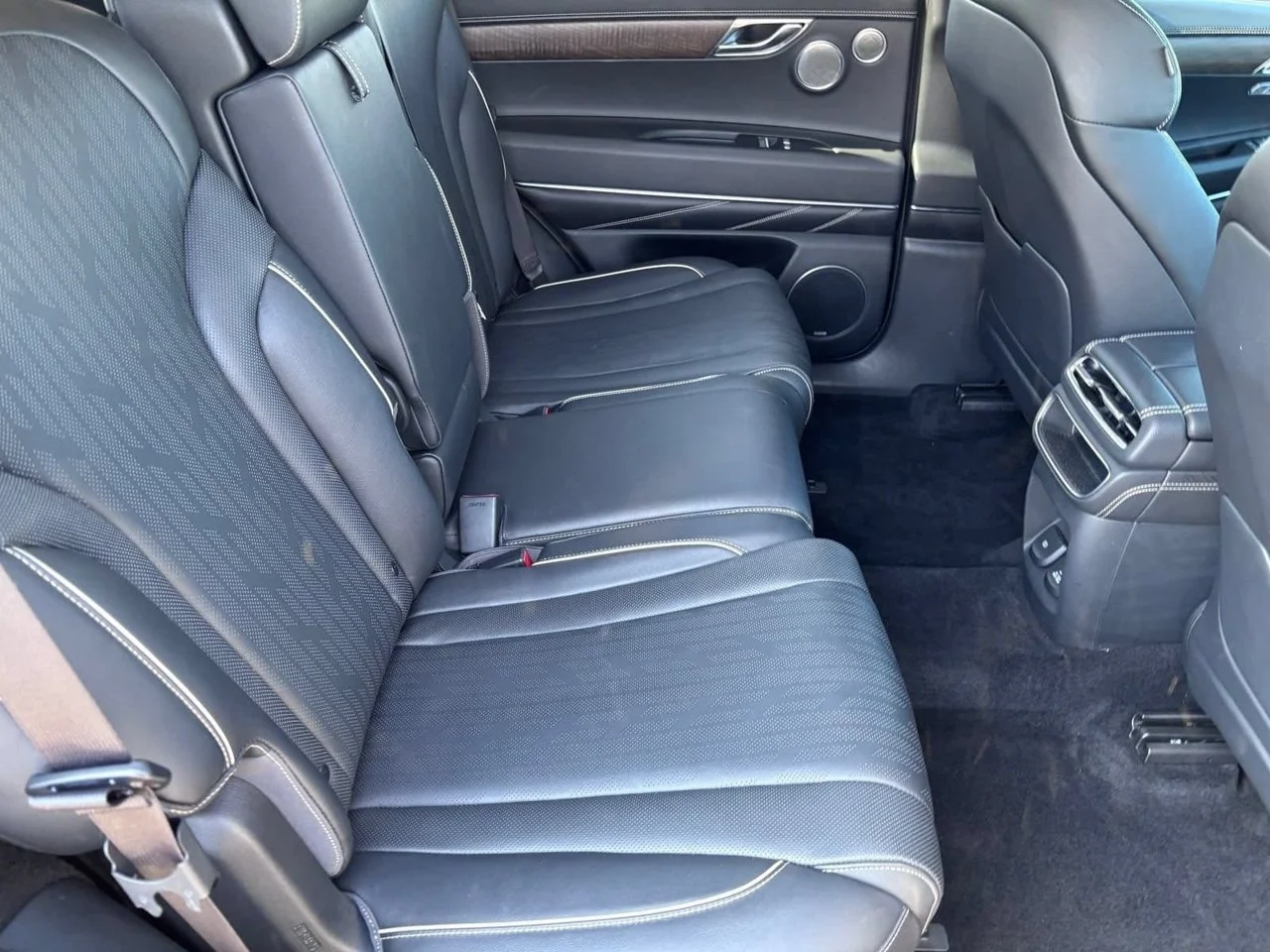 Used 2024 Capri Blue Genesis 2.5T image 3
