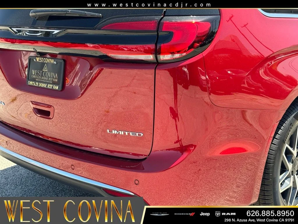 New 2027 Red Hot Pearl-Coat Exterior Paint Chrysler Limited image 11