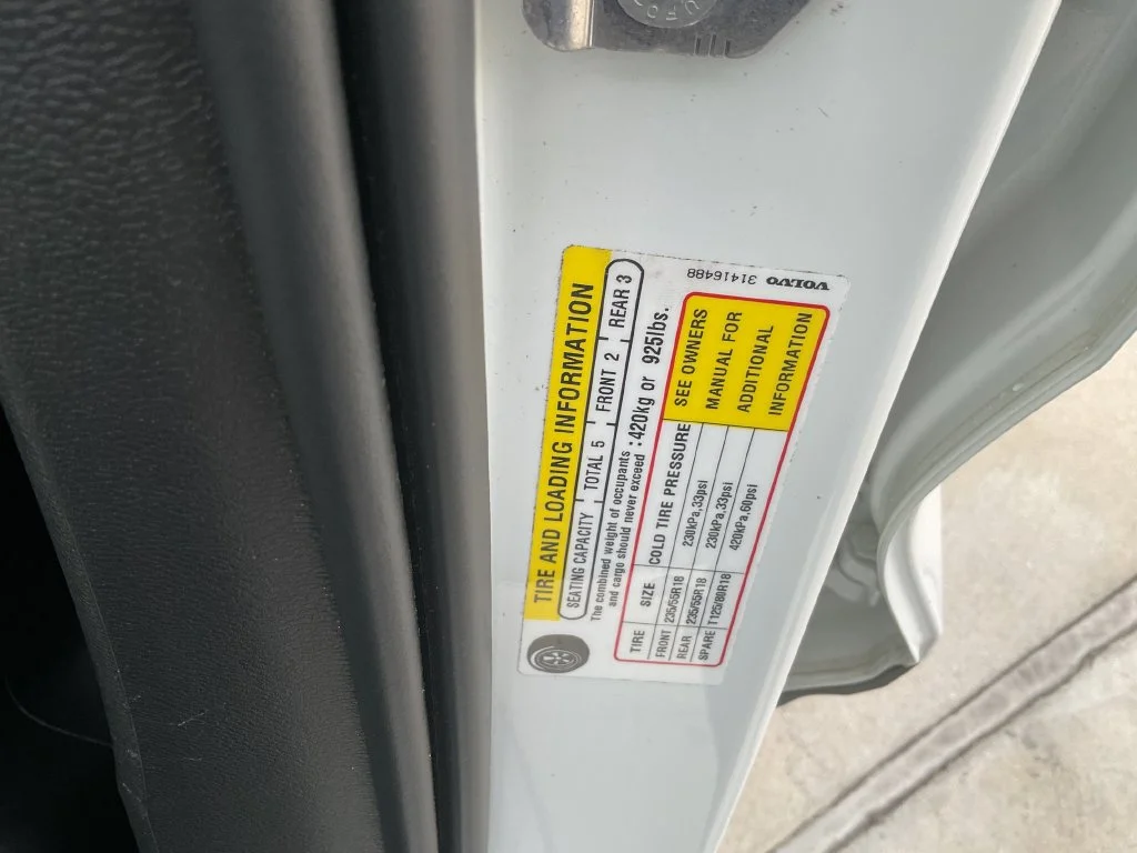 Used 2020 White Volvo Momentum image 35