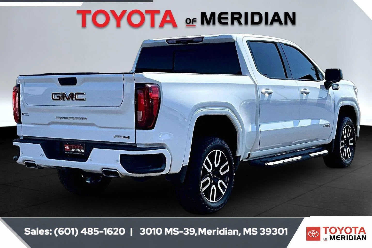 Used 2024 Summit White GMC AT4 image 11