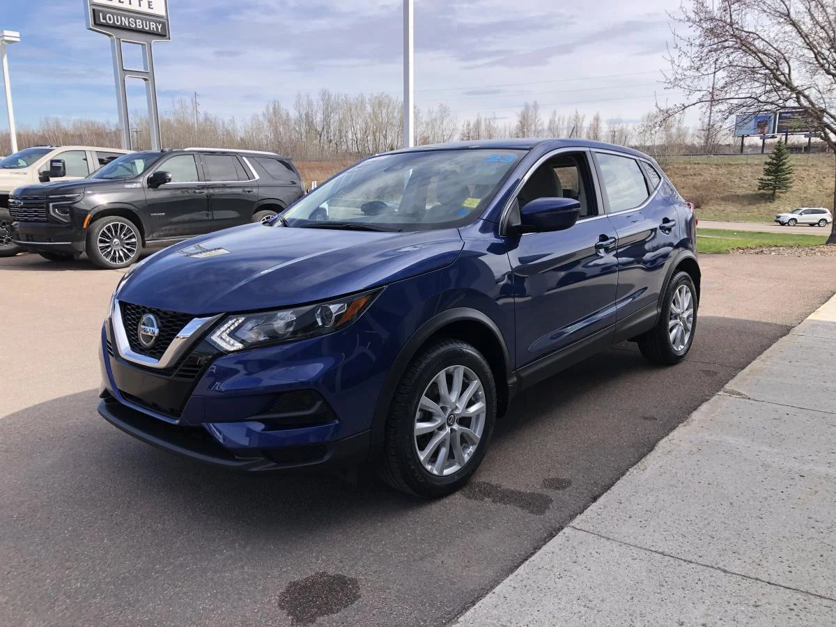 Used 2023 Blue Nissan AWD S CVT image 4