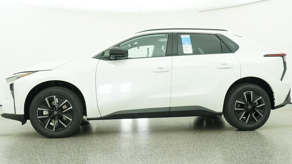 New 2026 Wind Chill Pearl Toyota XLE image 2