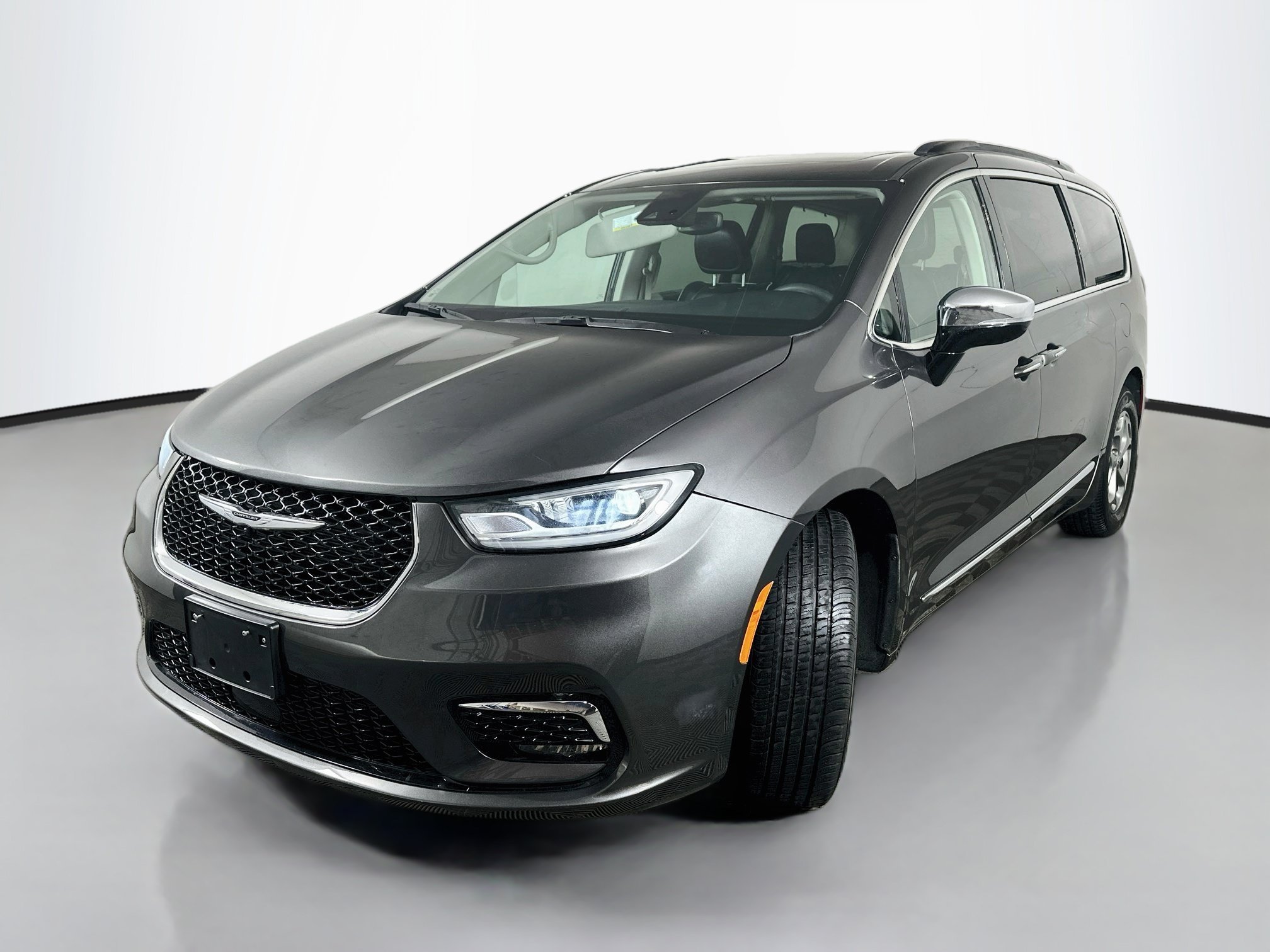Used 2023 Granite Crystal Metallic Clearcoat Chrysler Limited image 3
