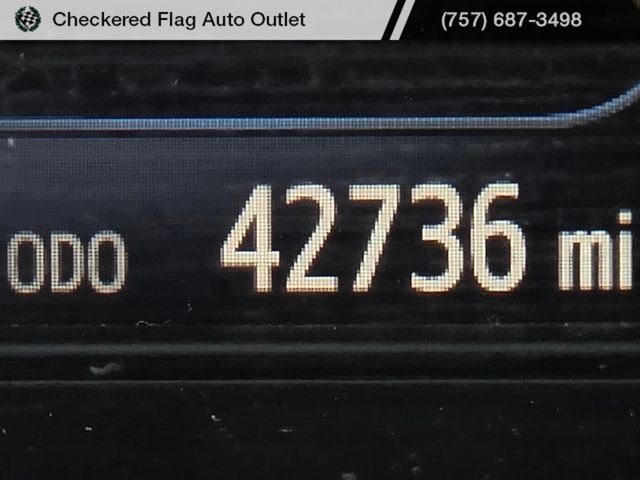 Used 2015 Creme Brulee Mica Toyota XLE image 12