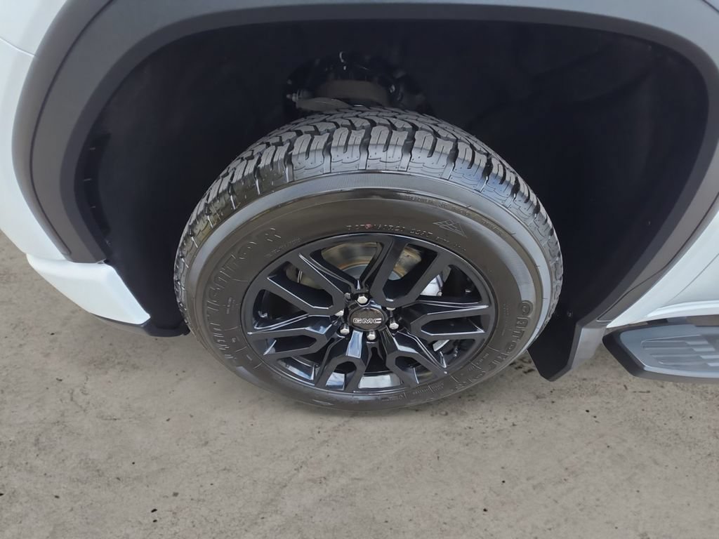 Used 2024 Summit White GMC Elevation image 13
