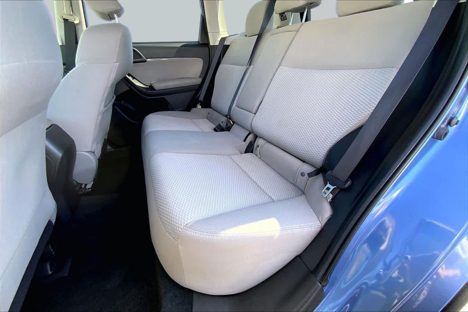 Used 2016 Quartz Blue Pearl Subaru 2.5i Premium image 20