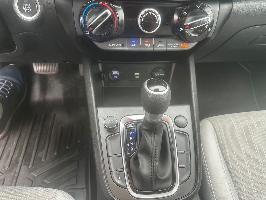 Used 2023 White Hyundai SEL image 15