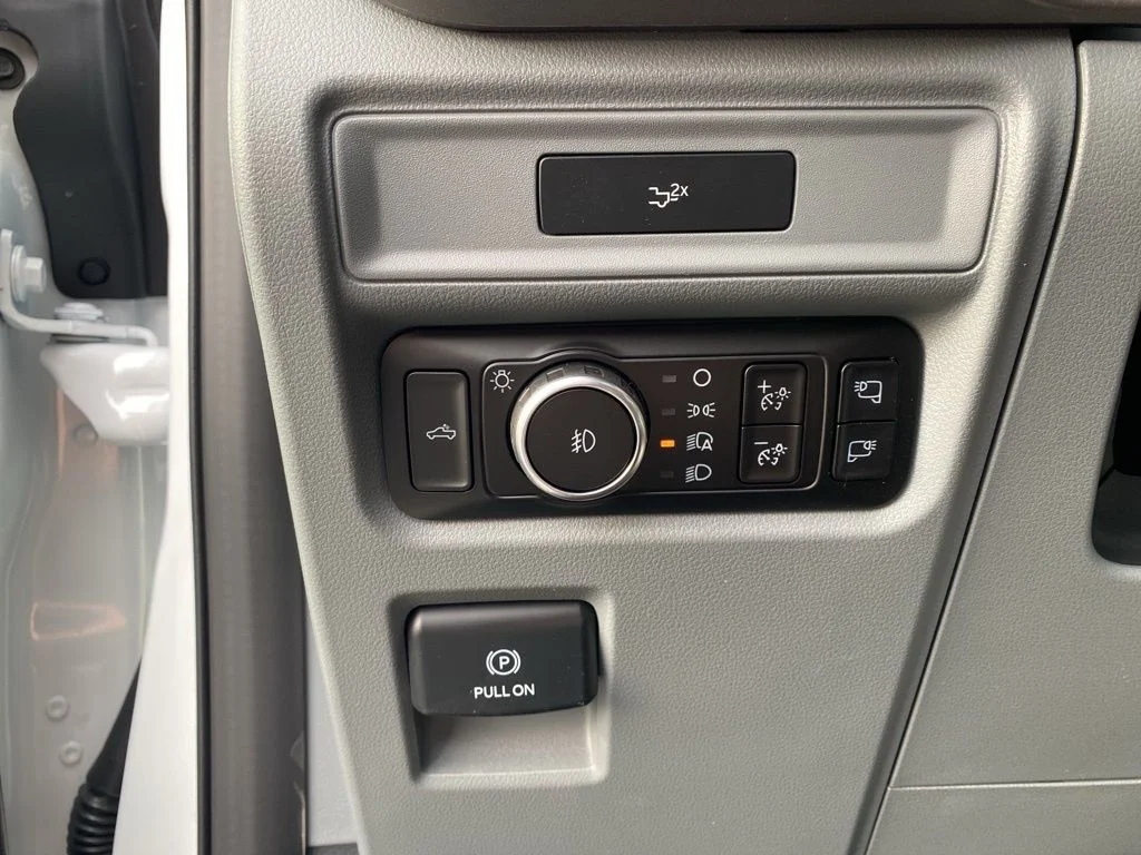 New 2026 Oxford White Ford XLT image 15