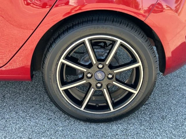 Used 2016 Red Ford SE image 8