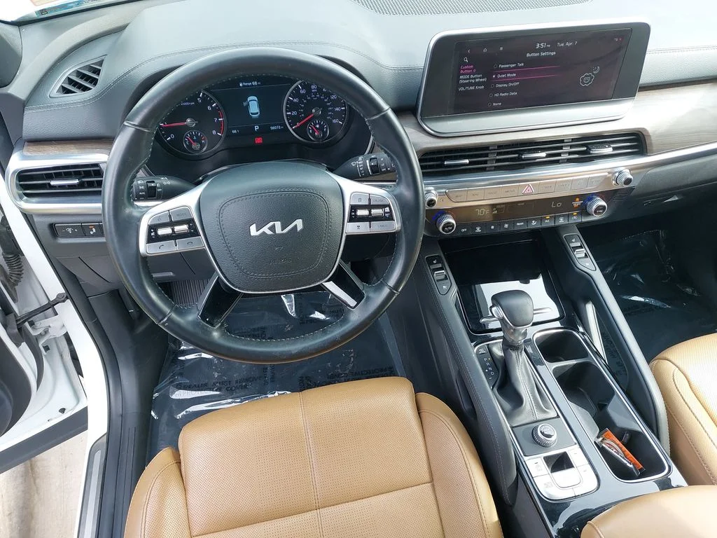 Used 2022 White Kia SX image 16