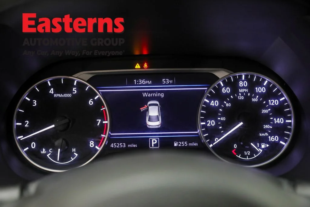 Used 2021 White Nissan SR image 17