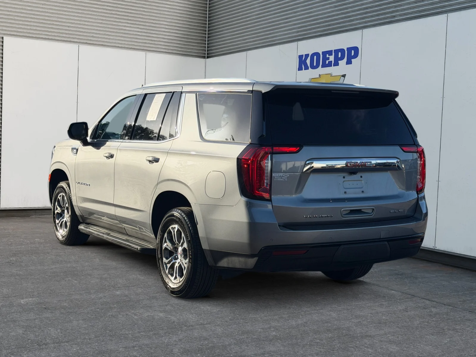 Used 2024 Sterling Metallic GMC SLE image 3
