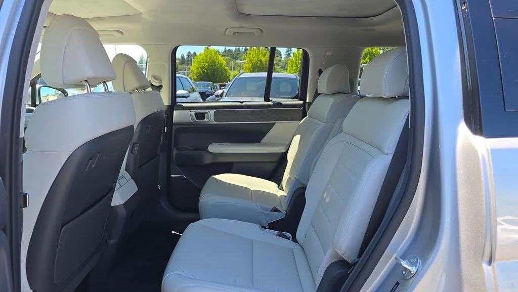 Used 2025 Shimmering Silver Hyundai Calligraphy image 16
