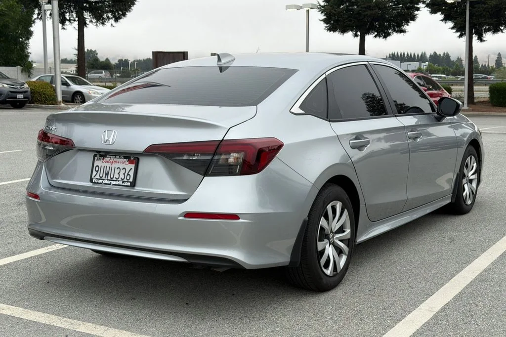 Used 2025 Solar Silver Metallic Honda LX image 5