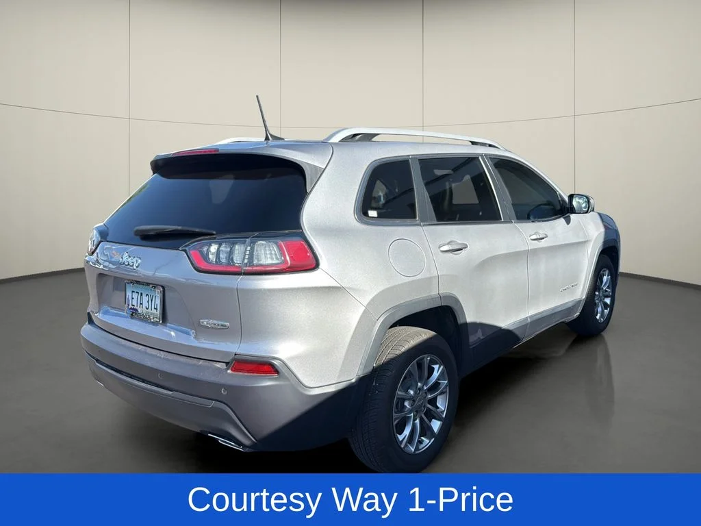 Used 2021 Silver Jeep Latitude Lux image 9