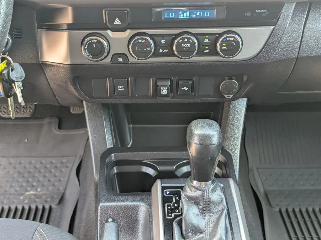 Used 2019 Black Toyota SR5 image 20