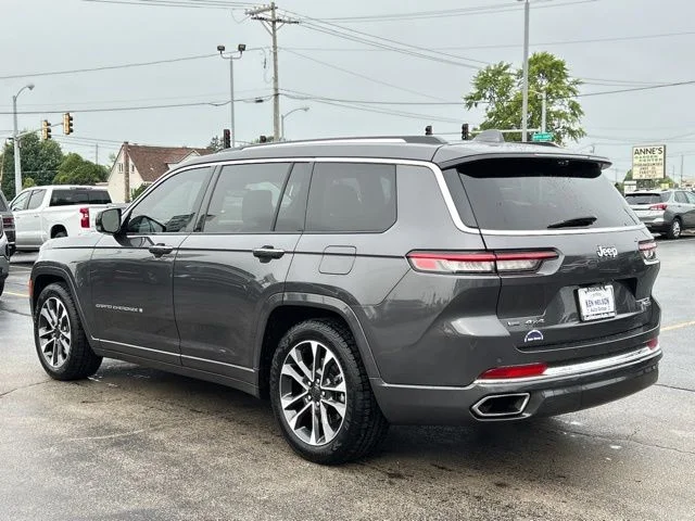 Used 2022 Gray Metallic Jeep Overland image 7