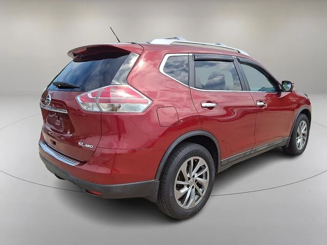 Used 2015 Red Nissan SL image 11