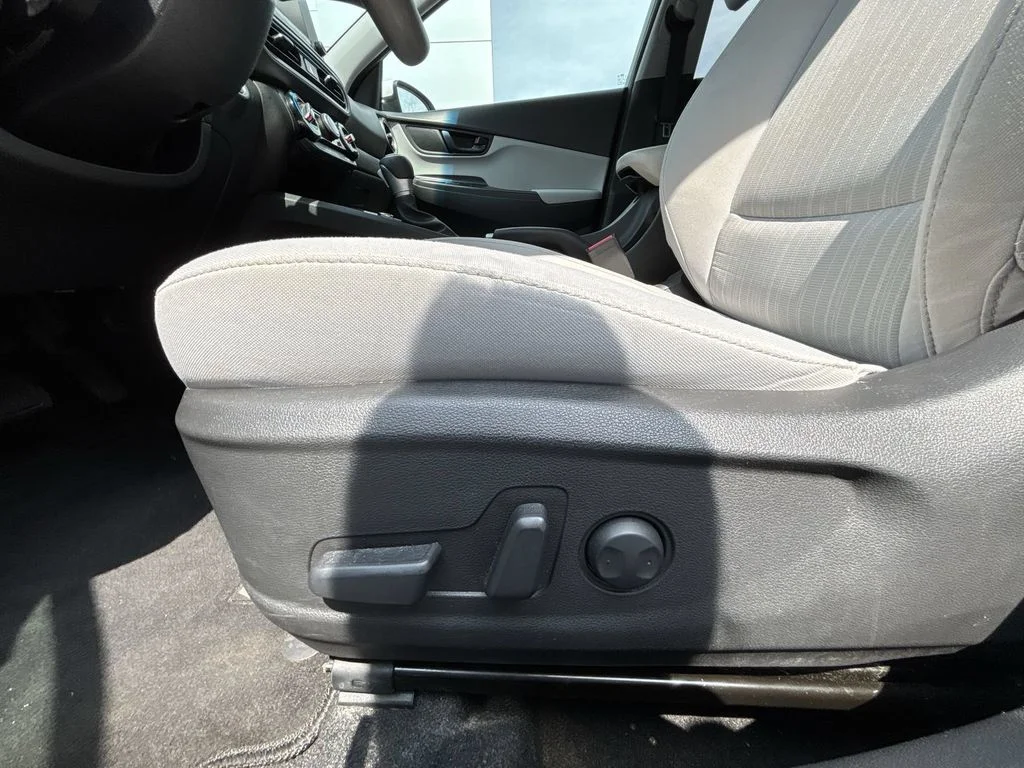 Used 2023 White Hyundai SEL image 14