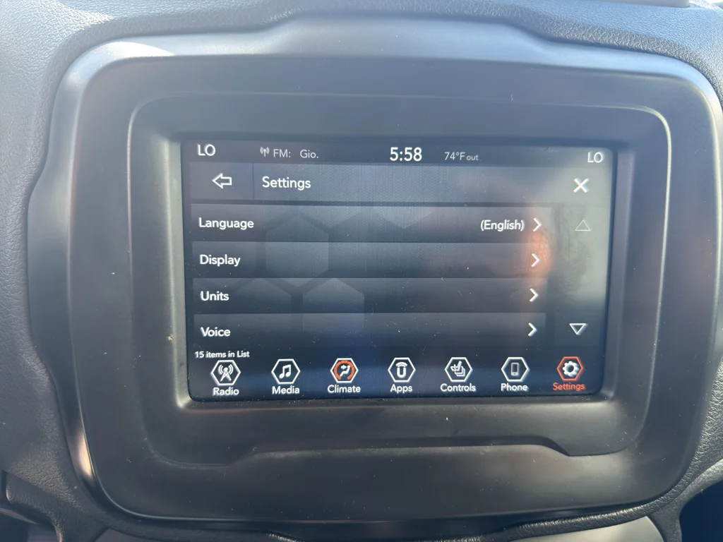 Used 2018 Glacier Metallic Jeep Trailhawk image 30