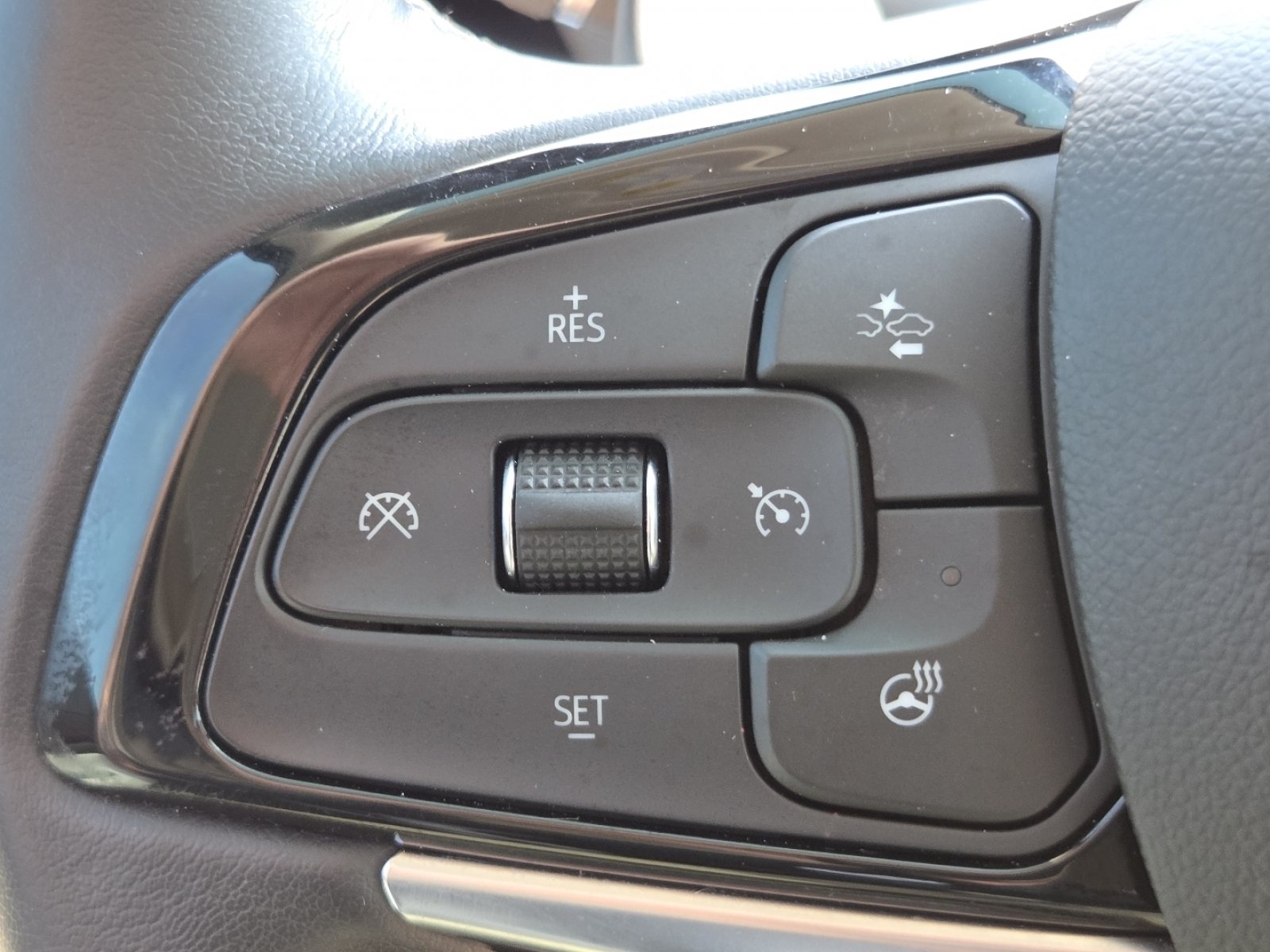 Used 2024 Ebony Twilight Metallic Buick Avenir image 12
