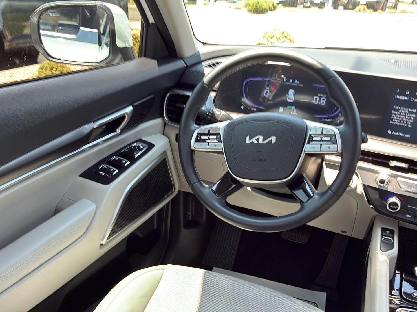 Used 2025 Glacial White Pearl Kia S image 21