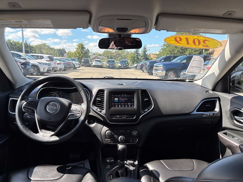Used 2019 Black Jeep Latitude Plus image 14