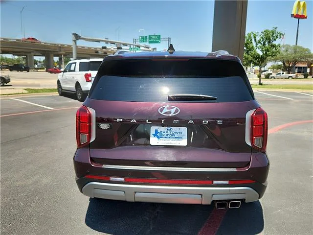Used 2023 Sierra Burgundy Hyundai SEL Front-Wheel Drive image 4