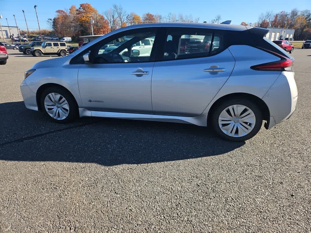 Used 2019 Silver Nissan S image 3