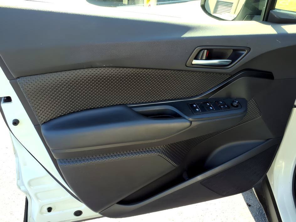 Used 2018 Blizzard Pearl Toyota XLE image 15