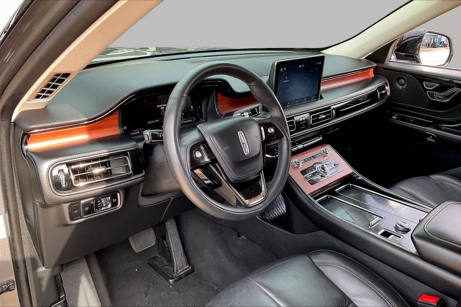 Used 2024 Asher Gray Metallic Clearcoat Lincoln Reserve image 35